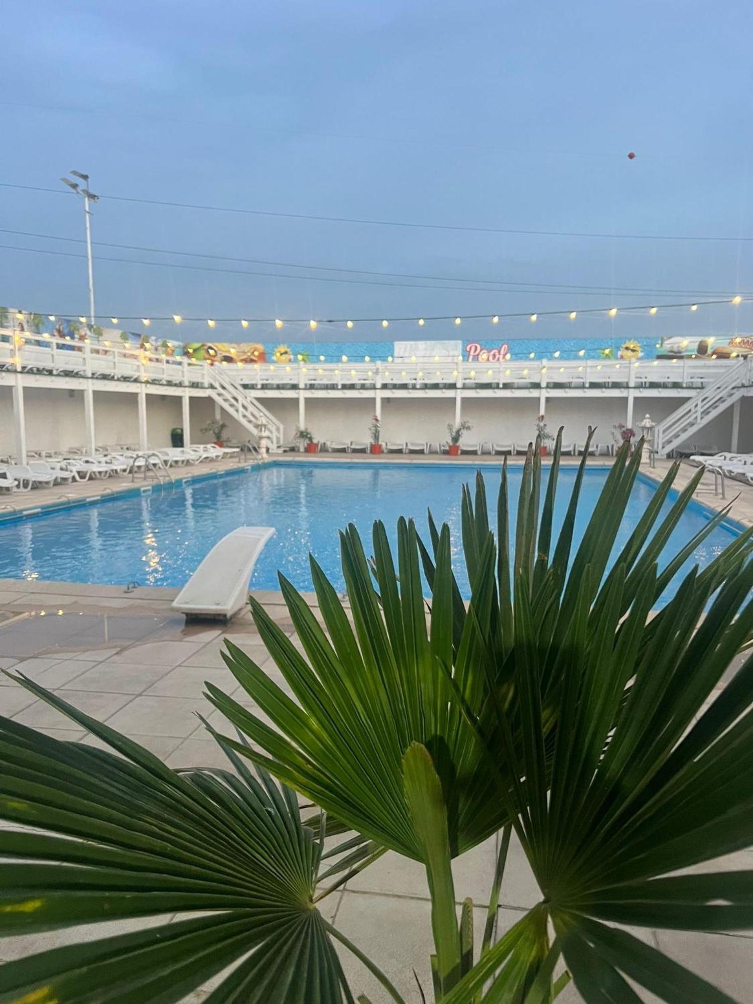 Hotel Imperium Caracal Exterior foto