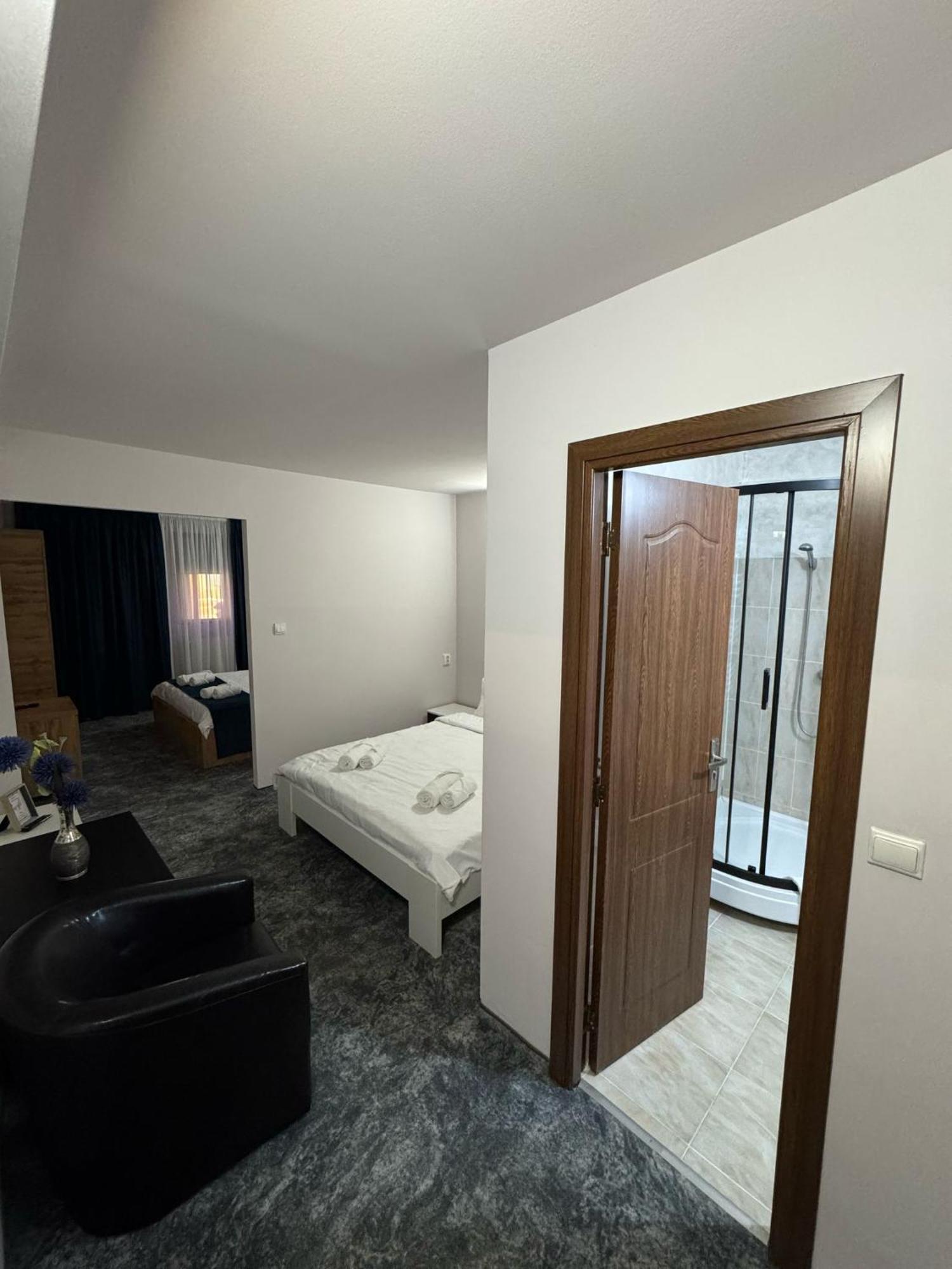 Hotel Imperium Caracal Exterior foto